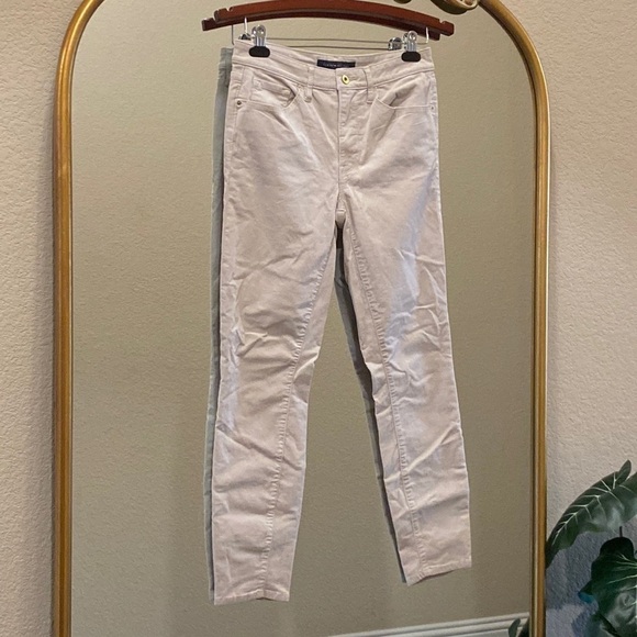 Tommy Hilfiger High Rise Tribeca Skinny Corduroy Pants Color: Cream Size 6 - Picture 1 of 8